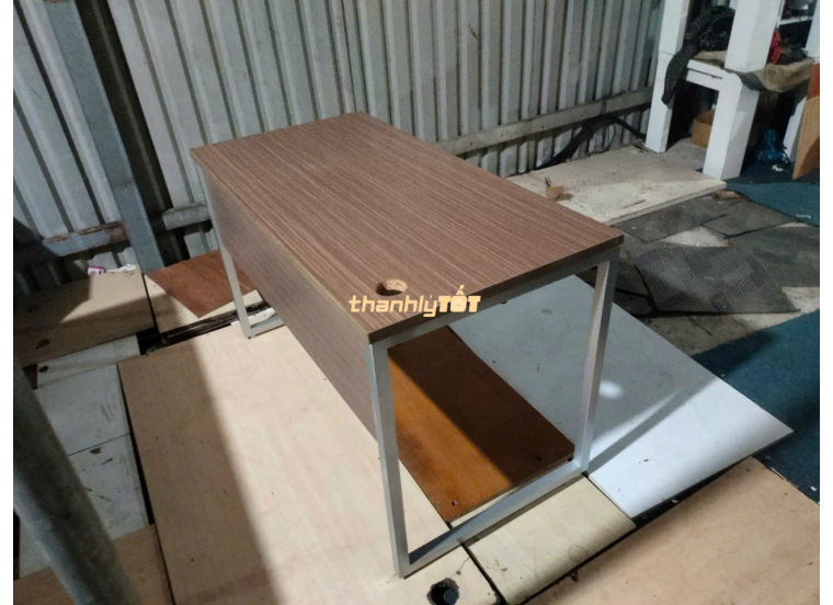 Thanh lý bàn làm việc 1m2x60 giá rẻ – Chân sắt, chắc chắn, bền đẹp