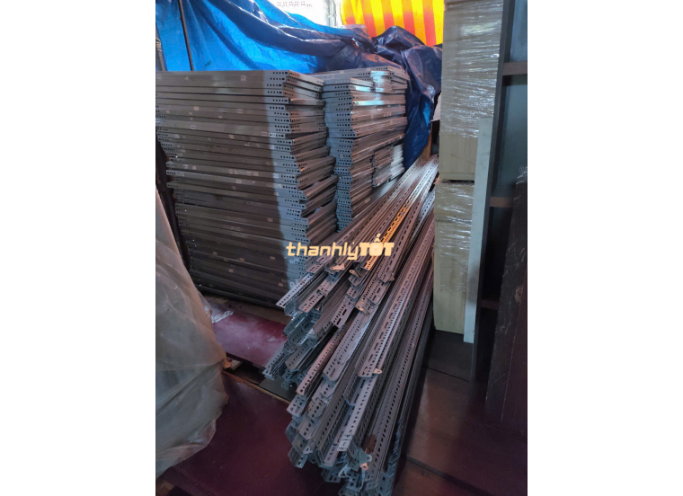 Thanh Lý Kệ Sắt V Lỗ Lắp Ráp Giá Rẻ Tại TPHCM