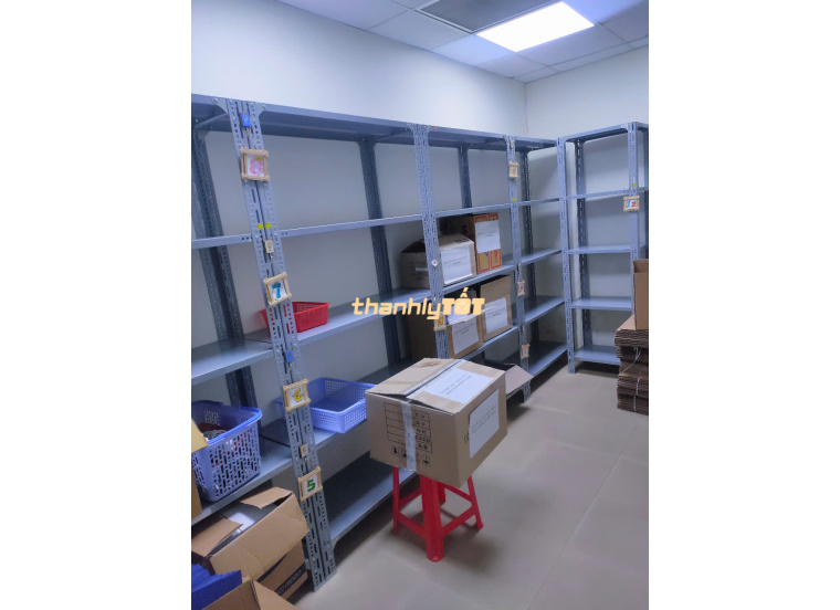 Kệ Sắt V Cũ Thanh Lý Giá Rẻ Tại TPHCM, Tiết Kiệm 50%